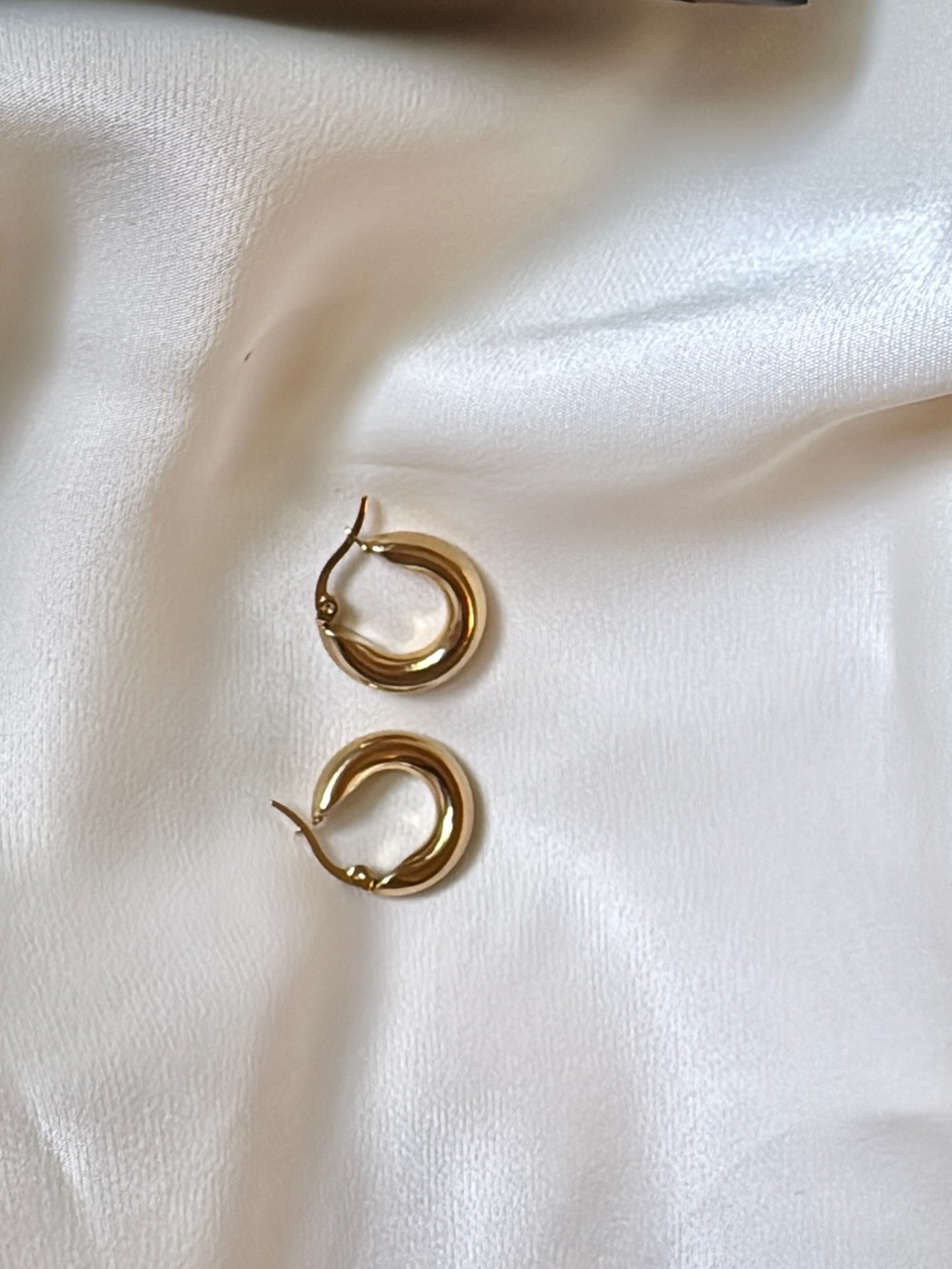 18k Gold Filled Hoop Earrings - Classic Chunky Small Hoops